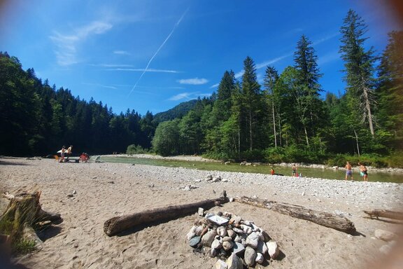 Badeplatz gegenüber der Naturlodge